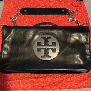 Tory Burch Black Leather Reva Logo Shoulder Bag.
